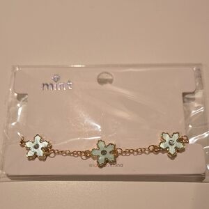 Mint Gold-Tone Bracelet with White Flower Accents